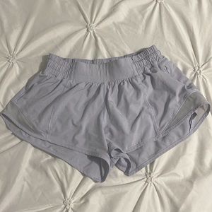 Lululemon Hotty Hot II Low Rise Shorts 2.5 inches - size 4 - Serene Blue